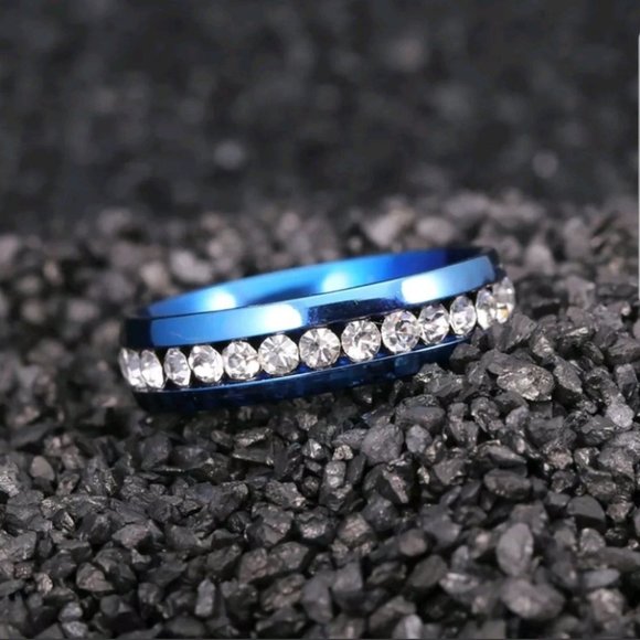 New 8MM Men Women's Wedding Stainless Steel ring - Picture 3 of 3